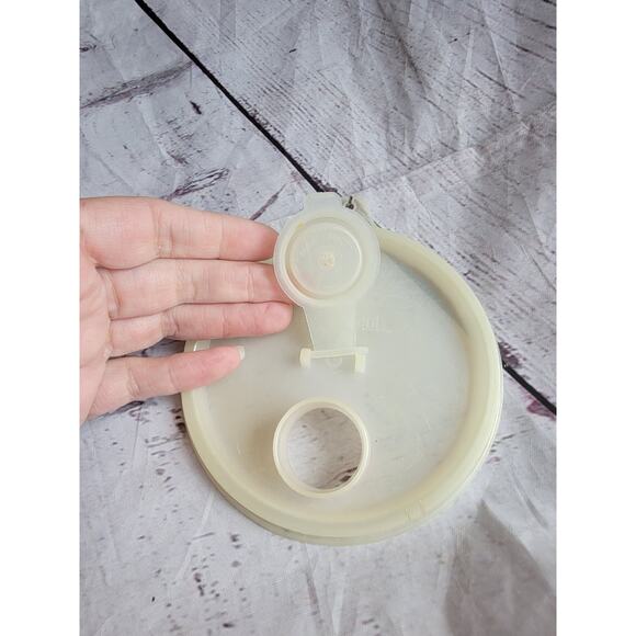 Vintage TUPPERWARE Handolier Juice Pitcher 48oz #261-5 and lid #563-2 - Picture 9 of 9